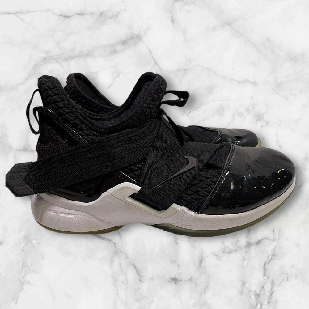 Kids Nike LeBron Soldier XII size 6.5Y